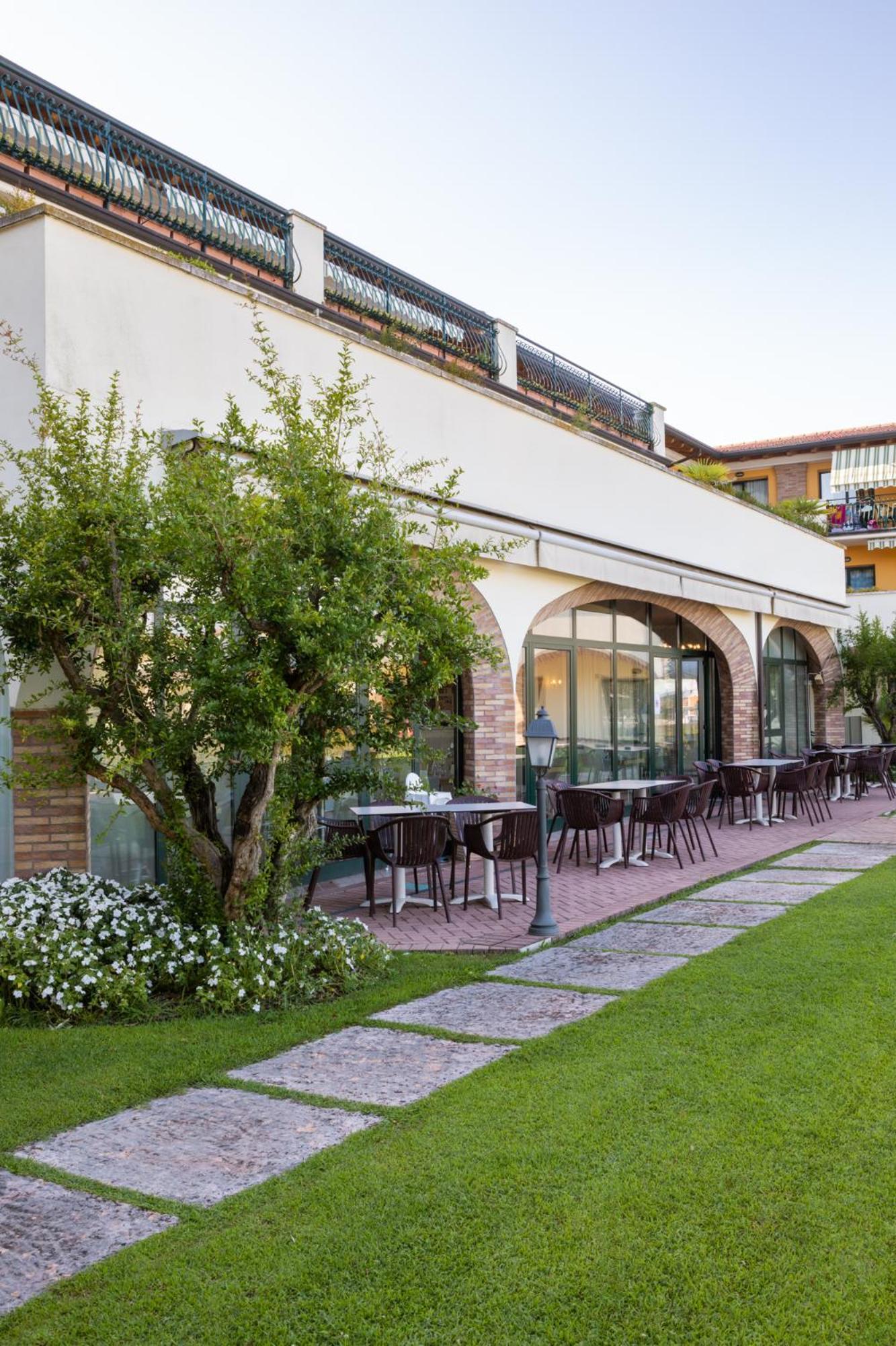 Le Terrazze Sul Lago Hotel & Residence Padenghe sul Garda Buitenkant foto