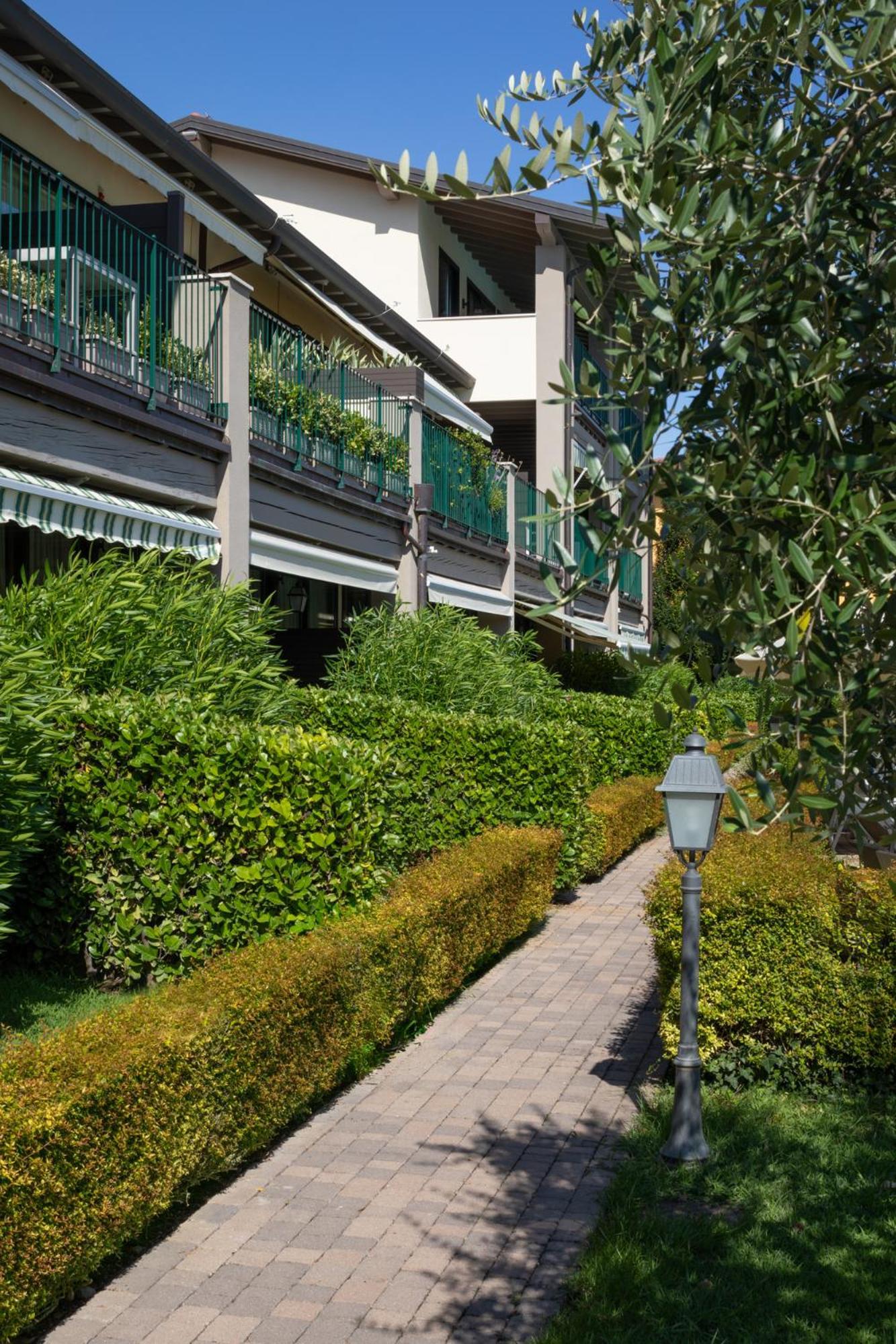Le Terrazze Sul Lago Hotel & Residence Padenghe sul Garda Buitenkant foto